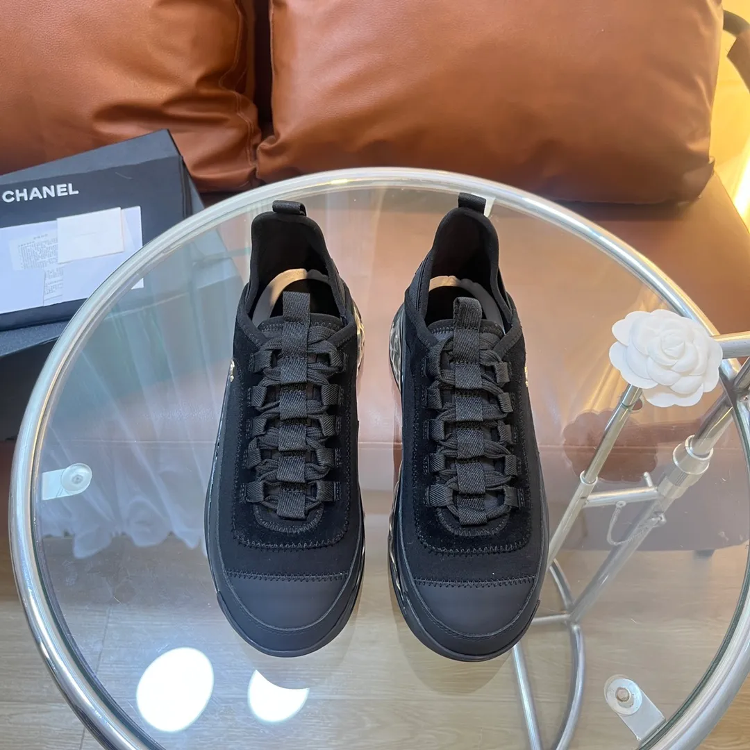 👟👟Ex-factory price 600👟👟 [Long-term supply of high-end versions] ⚠️Note: This model has many colors and the market has a complete range of colors. Welcome to consult ~ chanel Chanel Xiaoxiang casual sports shoes for couples and dad shoes for couples. The original version of the counter is 1:1, each color is accurately matched, and the internal standard is coded. ❣️Fabric material: original imported cow down + imported fabric, ❣️Inner material: imported breathable velvet, ❣️Outsole material: Original 1:1 mold opening, 3 layers of TPU ❣️Number of sizes: Women's 35-42 Men's 39-46 (Men's ➕10) Couple's version (with full set of high-end packaging)